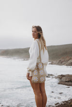 Load image into Gallery viewer, Daisy Chain Crochet Tote Bag